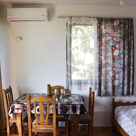 Green Villa Pensjonat Velipojë